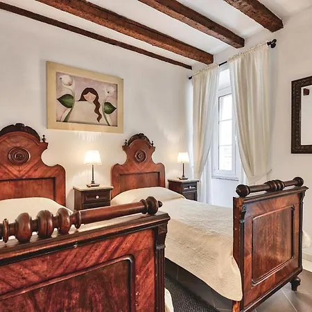 어코모데이션 지나 *