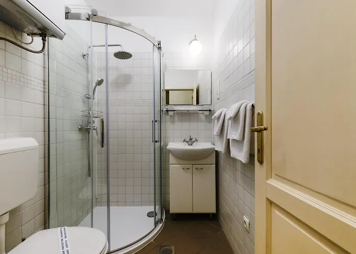 어코모데이션 지나 자다르