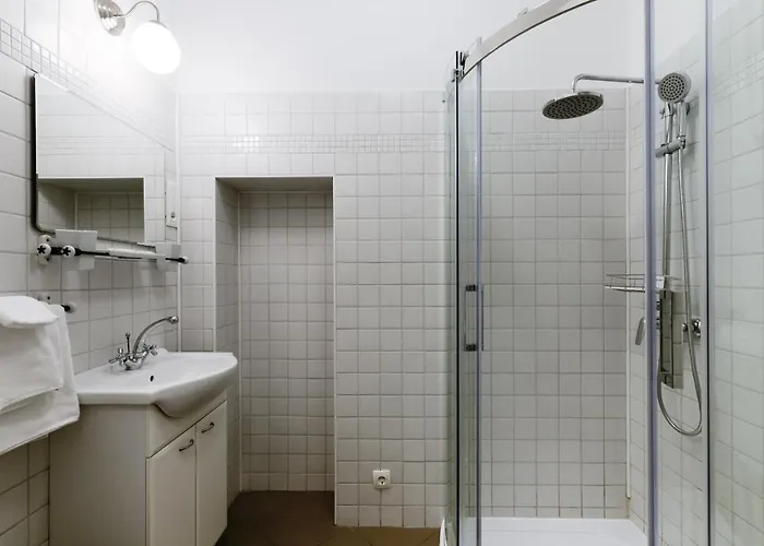 어코모데이션 지나 * 자다르