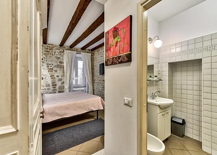 어코모데이션 지나 *