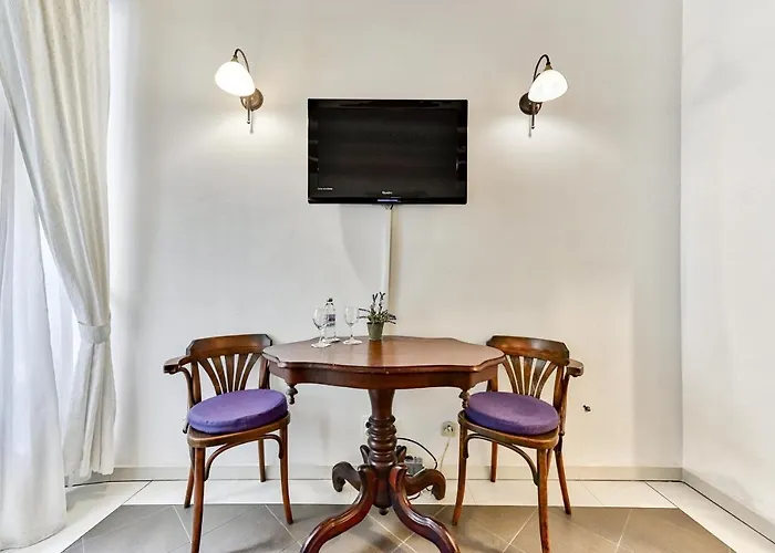 어코모데이션 지나 *