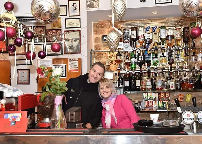 어코모데이션 지나 *